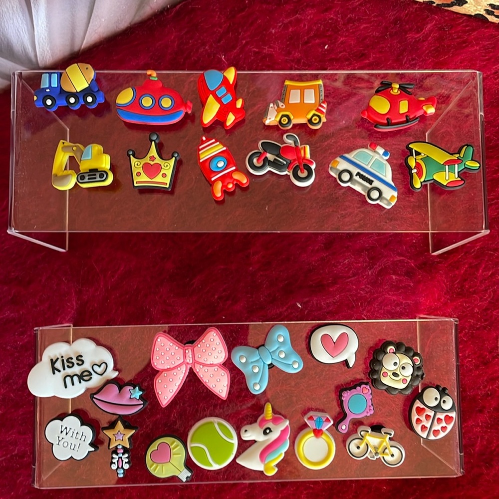 CROC CHARMS SHOE ACCESSORIES TRUCKS LIPS BOWS UNICORN LADY BUG 26 piece BUNDLE